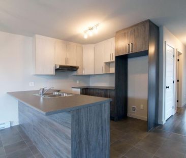 5 1/2 quadruplex Sherbrooke (Rock Forest) - 1ER DÉC. - Photo 1