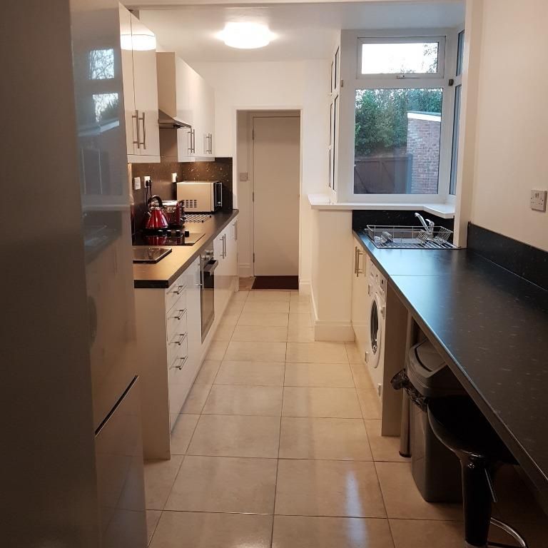 1 bedroom in a house share to rent - Photo 1