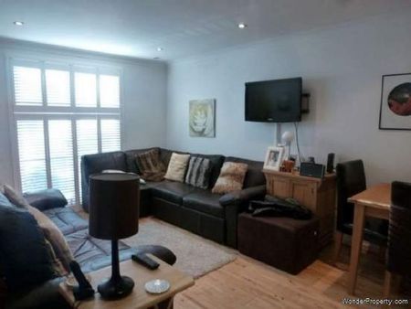 2 bedroom property to rent in London - Photo 3