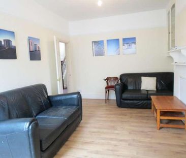 Bedroom Detached House In Charminster, BH8 - Photo 2