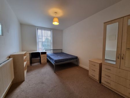 8 Bed Student Accommodation - Photo 4