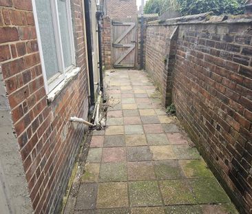 3 bedroom terraced house to rent - Photo 5