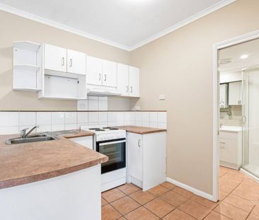 ONE BEDROOM UNIT IN GREAT COMPLEX! - Photo 3