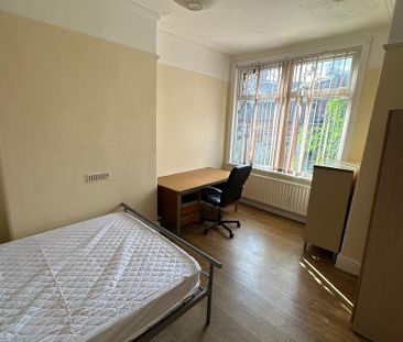 4 bedroom terraced house to rent - Photo 6
