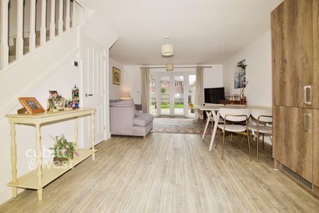 2 bedroom semi-detached house to rent - Photo 2