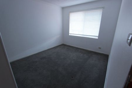 1st WEEK FREE RENT! FRESHLY PAINTED 2 BEDROOM UNIT - Photo 4