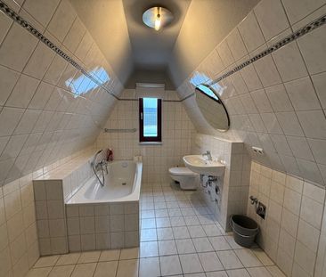 Gepflegte Dachgeschosswohnung mit Charme – Wohnen im familienfreund... - Photo 3