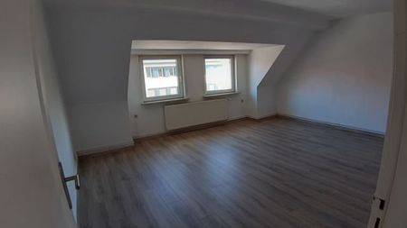 Großzügige 4 Zimmerwohnung zu vermieten - Foto 2