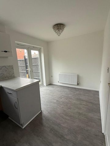 3 bedroom terraced house to rent - Photo 2