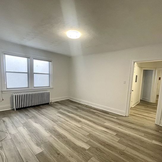 For Lease - 2 Broadway Avenue Unit# 9, Toronto, Ontario - Photo 1