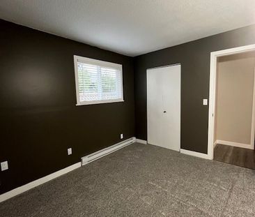 Beautifully Updated Duplex in University District – Unit B - Photo 4