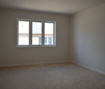 For Lease - 3 Butcher Crescent, Brantford, Ontario - Photo 3