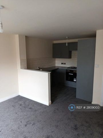 2 bedroom flat to rent - Photo 5