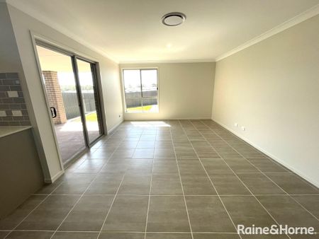 77 Aberglasslyn Road, Rutherford, NSW 2320 - Photo 3