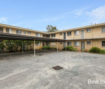 Charming Two Bedroom on Chester - Photo 6