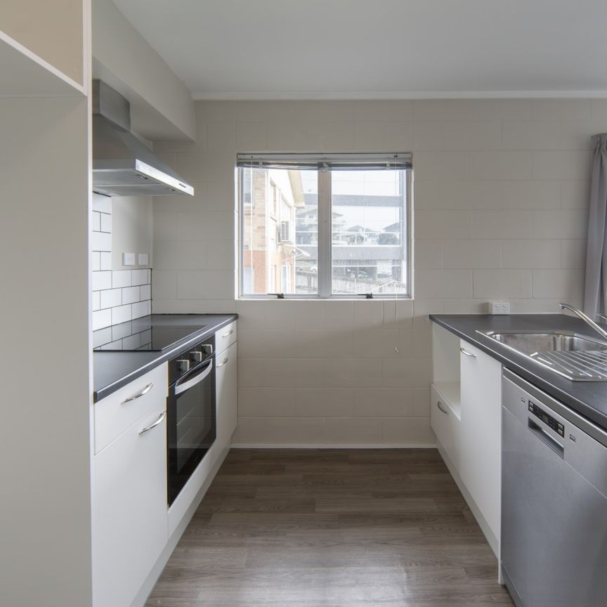 Charming 2-Bedroom Apartment in Hamilton - Photo 1