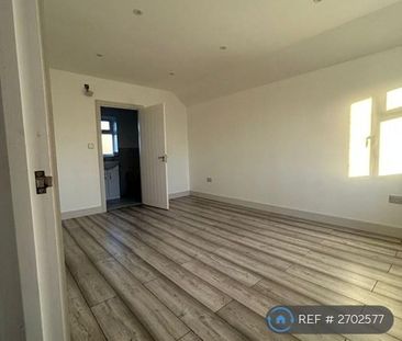 3 bedroom end of terrace house to rent - Photo 5