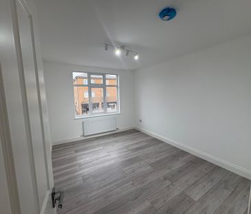 High Street - Photo 2