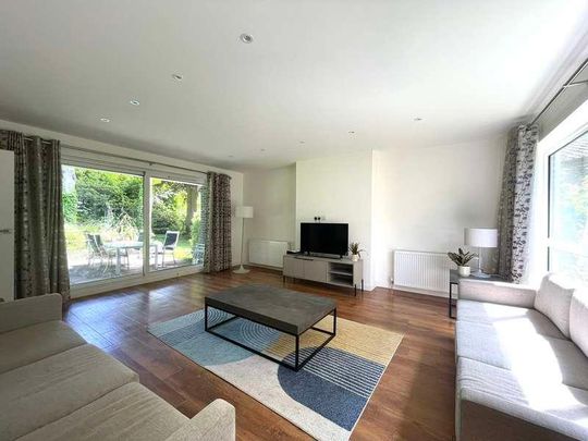 Parklands, RH8 - Photo 1