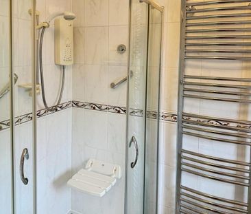 3 bedroom detached bungalow to rent - Photo 2