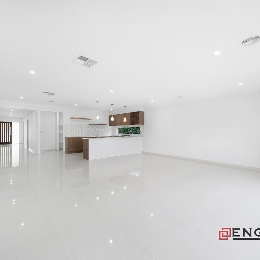 FAMILY LIVING IN THE HEART OF TARNEIT...!!! - Photo 1