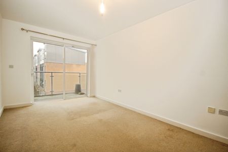 Talbot Close, Mitcham, CR4 1FB - Photo 4