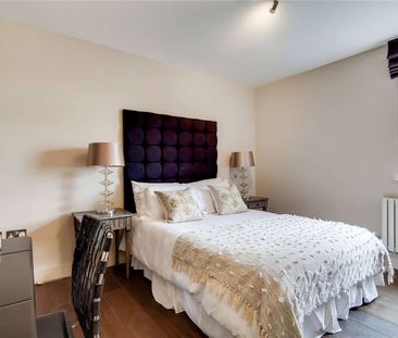 Newly refurbished 3 bedroom flat set over the second floor of a sma... - Photo 3