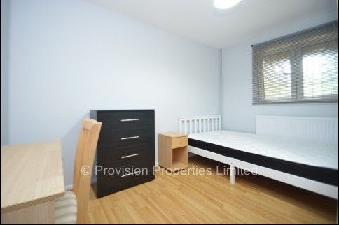 4 Bedroom House, City Centre, University Leeds - Photo 1