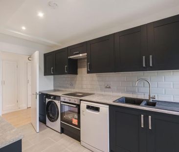3 bedroom flat to rent - Photo 2