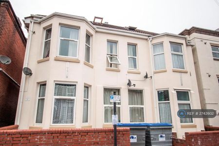 3 bedroom flat to rent - Photo 5