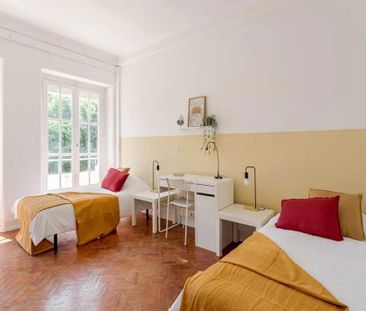 Avenida da Igreja, Lisbon, Lisbon 1700 - Photo 2