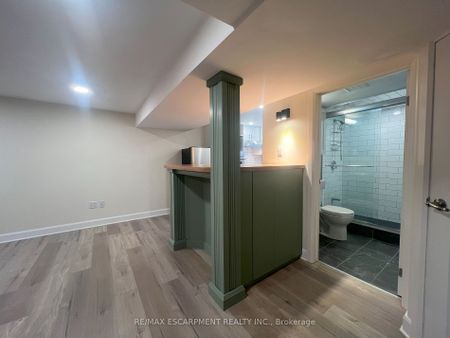 Detached Home For Lease | X8129218 - Photo 2