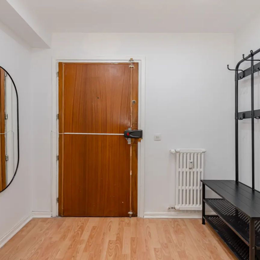 Room in a shared 5-bedroom apartment for rent in Hispanoamérica. - Photo 1