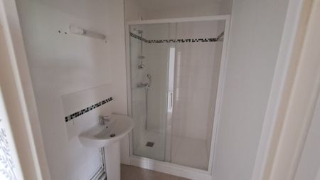 Location appartement T3 66.09m² à Reims (51100) Loyer CC * : 557.47 € Réf : ER.07055 - Photo 2