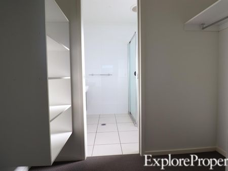 Two bedroom executive style Townhouse in Ooralea - Photo 4