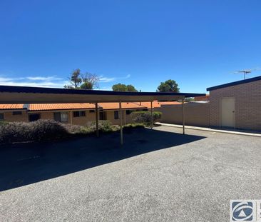 RENOVATED GROUND FLOOR UNIT WALKING DISTANCE TO BEACH HOME OPEN SAT... - Photo 2