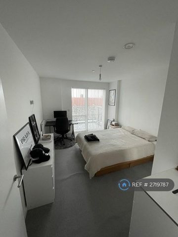 1 bedroom flat to rent - Photo 2