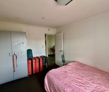 City-Fringe Living – Modern Apartment in Eden Terrace - Photo 2