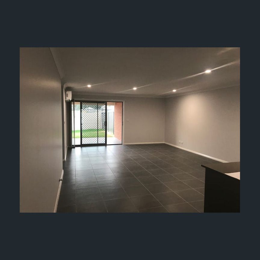 Lovely 4 Bedroom Home - Photo 1