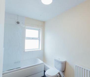 1 bedroom in a house share to rent - Photo 6