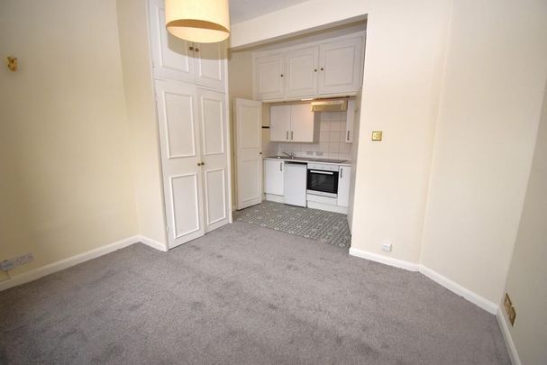 Studio to rent - Photo 1