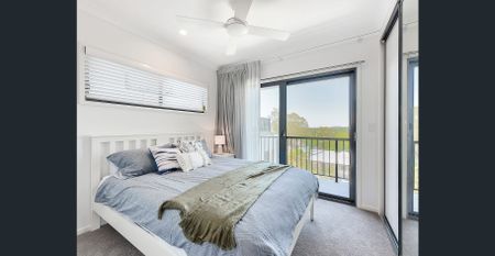 MODERN, FULLY FURNISHED, STUDIO APARTMENT - Photo 3