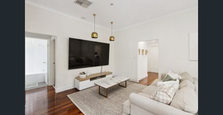 STUNNING THREE BEDROOM HOME - Photo 2