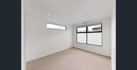 4 Bedroom Wonder! - Photo 2