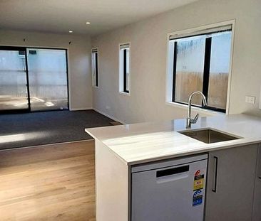 Sun Filled Townhouse with Private Garden - Photo 2