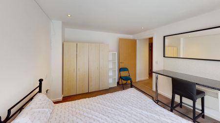 3 bedroom flat to rent - Photo 3