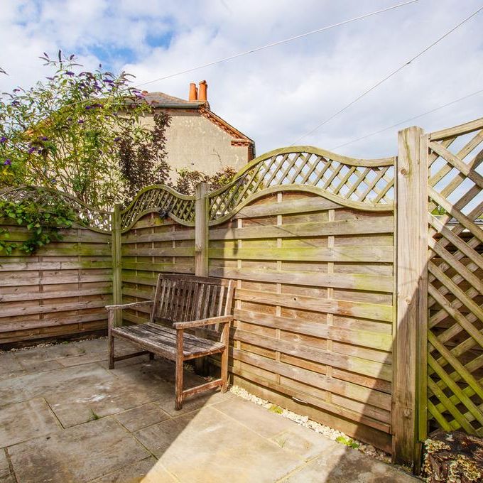 2 bedroom end of terrace house to rent - Photo 1