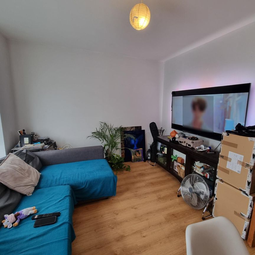 Sidney Avenue - Photo 1