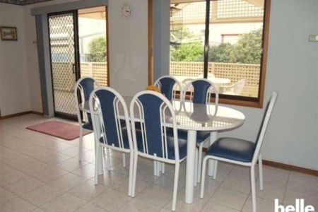 Charming 3-Bedroom Home on a Generous 552 m² Block – Ideal for Comfortable Family Living - Photo 4