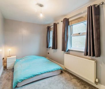 4 bedroom end of terrace house to rent - Photo 6